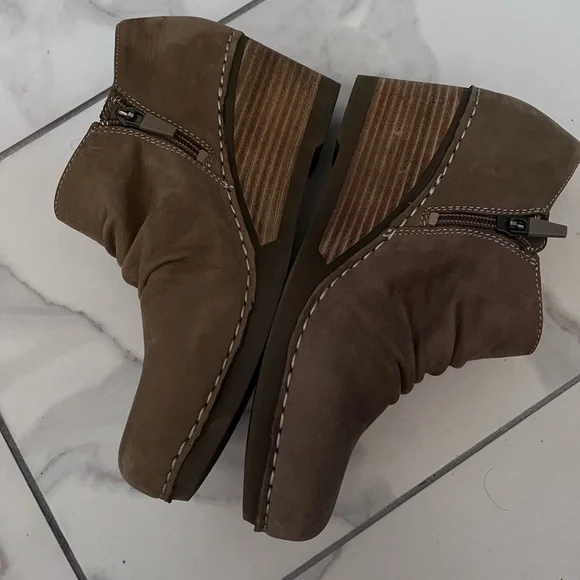 DANSKO soft tan leather wedge ankle booties - Picture 7 of 12